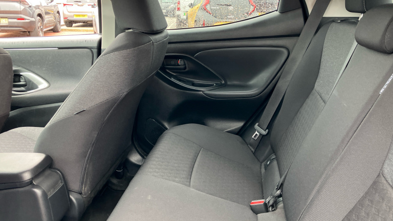 Toyota Yaris 1.5 Hybrid Design 5dr CVT Hybrid Hatchback